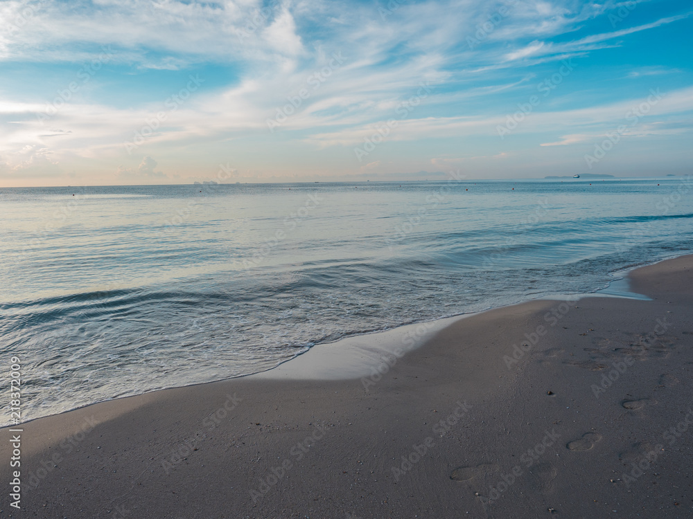 Fototapeta premium morning at the beach with smooth wave and blue sky