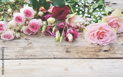 Grußkarte - Blumenstrauß Vintage Rosen rosa - Muttertag , Geburtstag, Hochzeit Karte - Rosen auf Holzuntergrund mit Textfreiraum © S.H.exclusiv