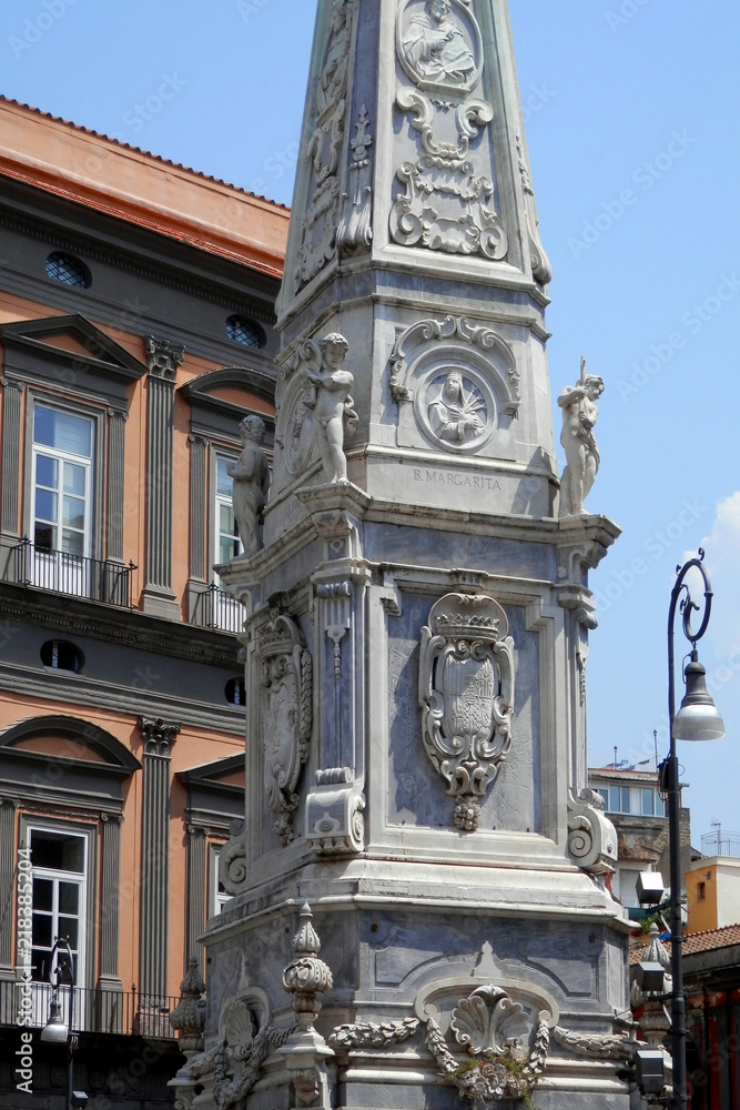 Napoli piazza san Domenico maggiore