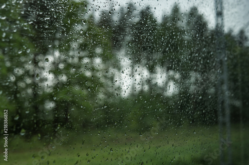 Obraz na płótnie Drops on the glass on the train. On a long trip heavy rain w salonie