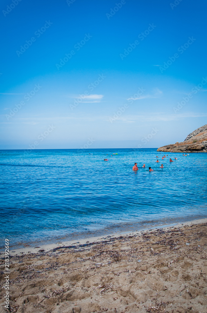 Mer et ciel bleu et plage de sable fin à Majorque