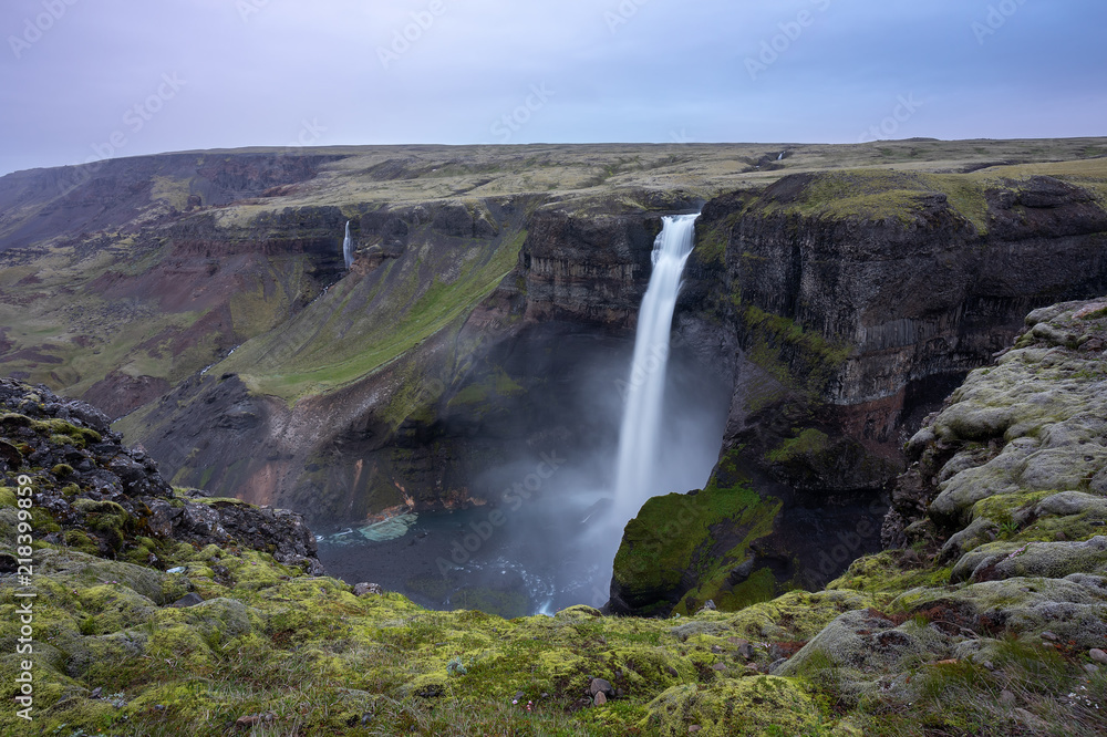 Wasserfall Háifoss in Hekla, ISLAND Wasserfall Háifoss in Hekla, ISLAND