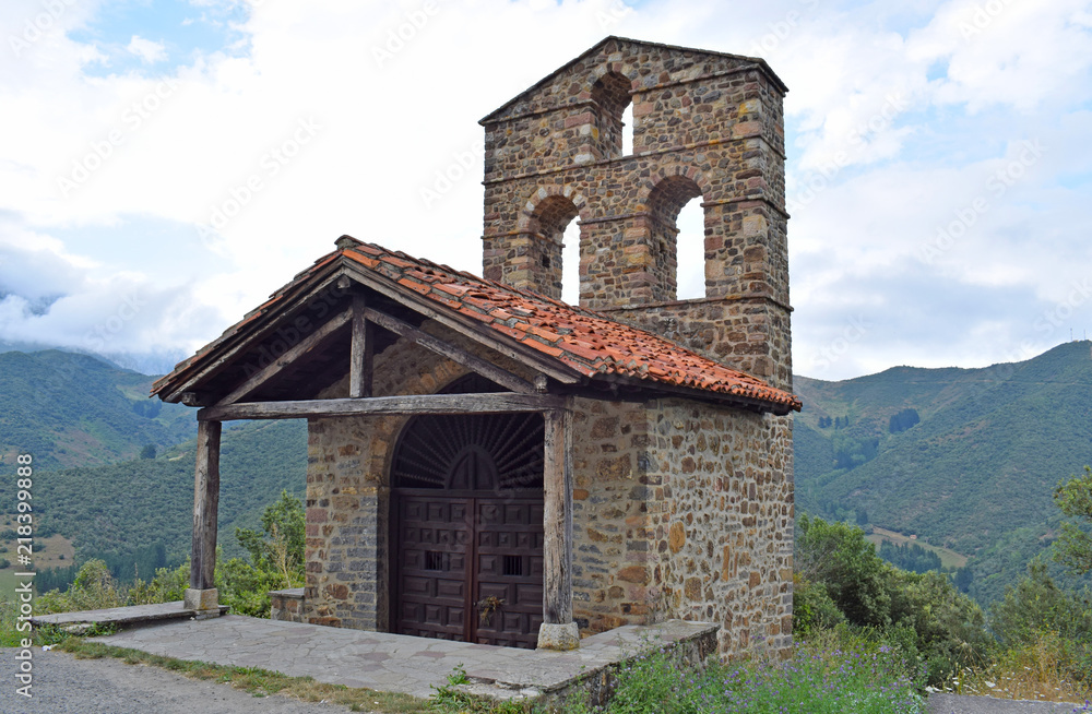 Ermita de San Miguel en Cantabria España
Ermita de San Miguel en Cantabria España