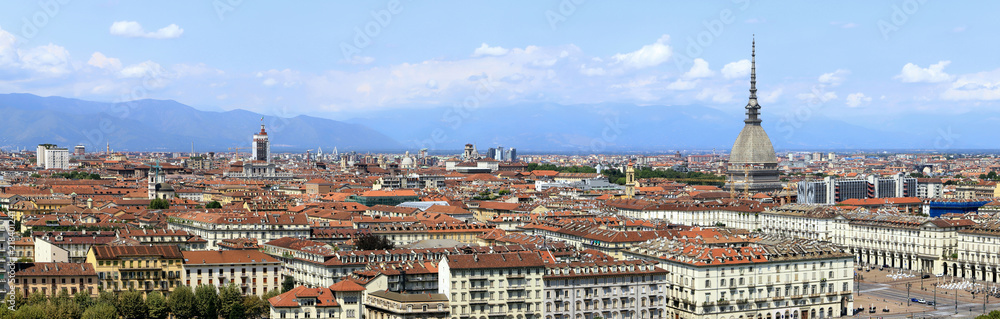 Torino, Città dall'alto con la Mole Antonelliana in Piemonte, Italia