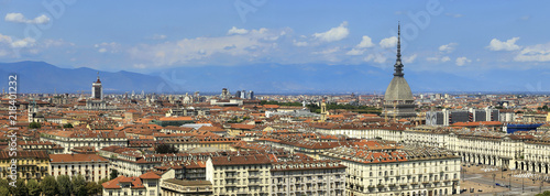 Torino, Città dall'alto con la Mole Antonelliana in Piemonte, Italia © picture10