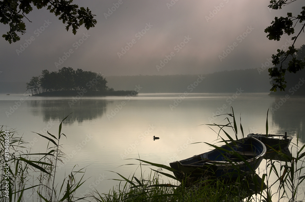 Fototapeta premium Jezioro o świcie