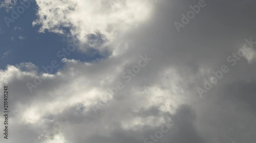 Clouds is flying on the wind