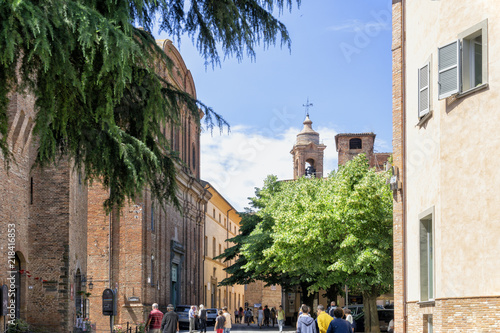 Via Vittorio Veneto in Cità della Pieve mit Palazzo Bandini und Domturm photo