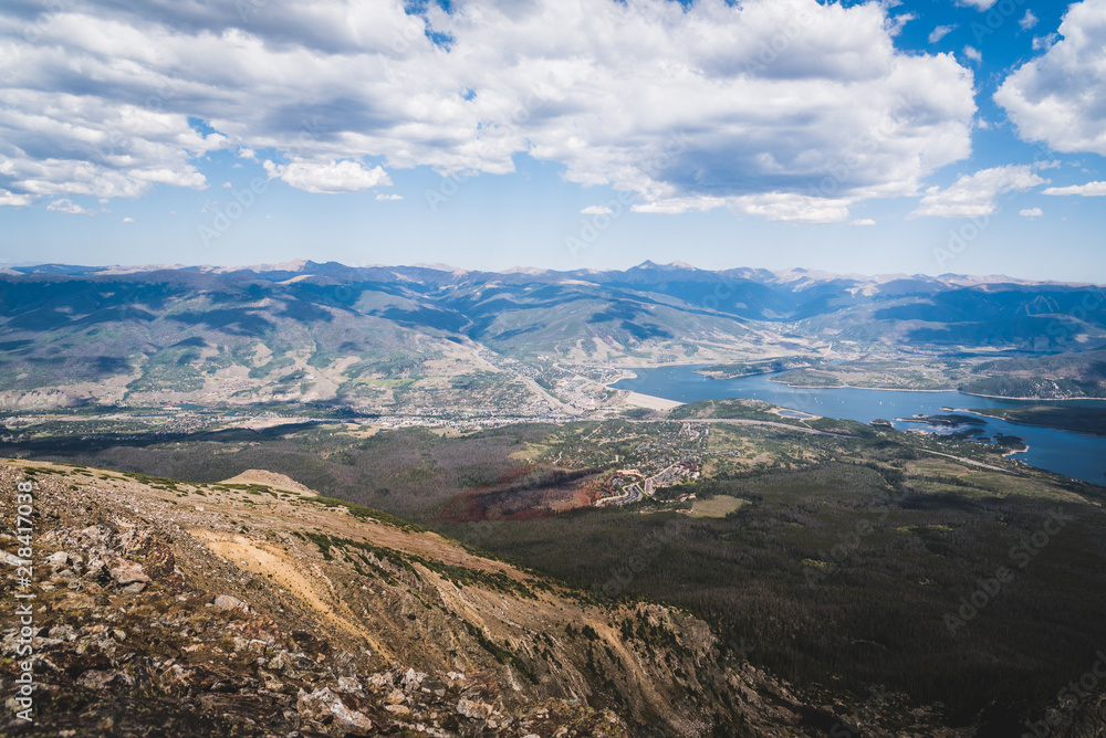 Obraz premium Landscape view overlooking Summit County, Colorado.