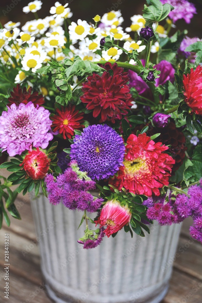 Obraz premium Blumenstrauß - Herbst - Dahlien und Astern