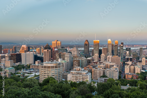 Last light hitting the tops of Montreal's sky scrapers 