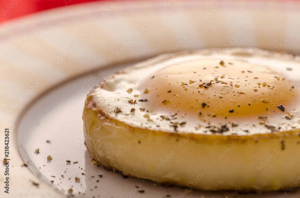 Fried egg in an onion ring Fried egg in an onion ring