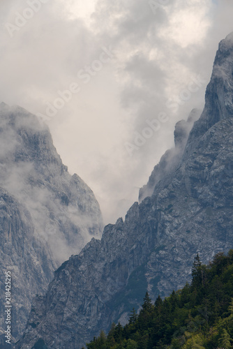 Wilder Kaiser mit Wolken im Kaisertal