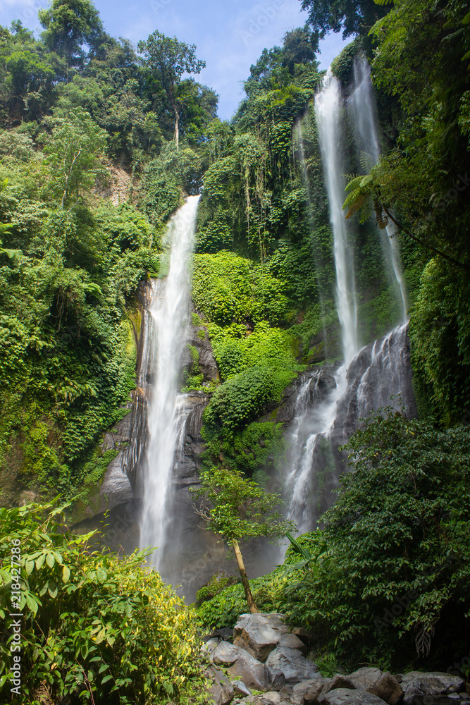 Obraz premium Travel destinations for waterfalls and beautiful natural sights. Organic back to nature concept with aquifer pouring across cliff face.