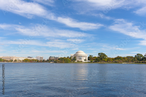 Photos Thomas Jefferson Memorial surrounded by trees around the Tidal Basin in autumn foliage