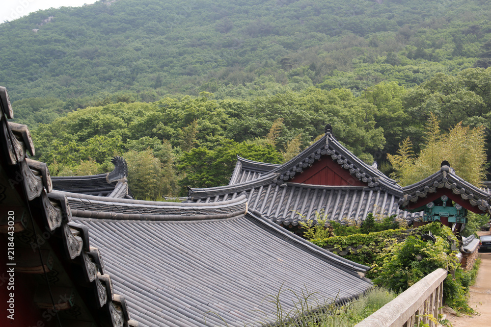 Fototapeta premium Beomeosa Buddhist Temple