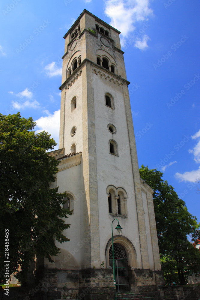 Bihać (Bośnia i Hercegowina) - wieża zegarowa kościoła świętego Antuna przebudowanego w XIV wieku na meczet.