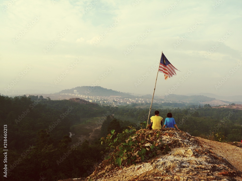 Obraz premium Beautiful scenery on the top of a hill