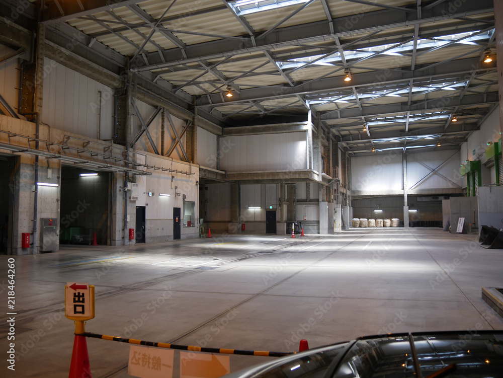 とてもきれいなごみ収集所 クリーンセンター StockFoto Adobe Stock