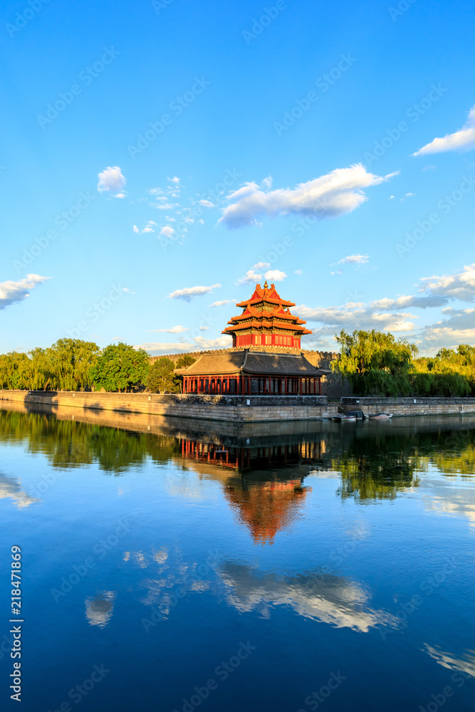 Φωτογραφία Watchtower of Forbidden City at dusk,Beijing,China