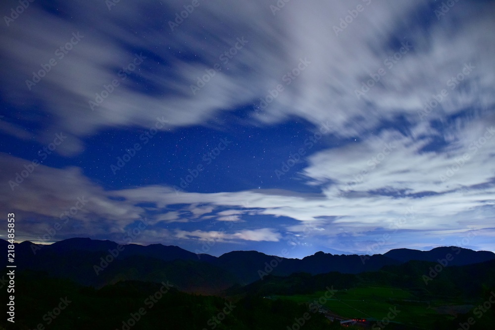 Fototapeta premium 夜の雲〜Cloudy Night 