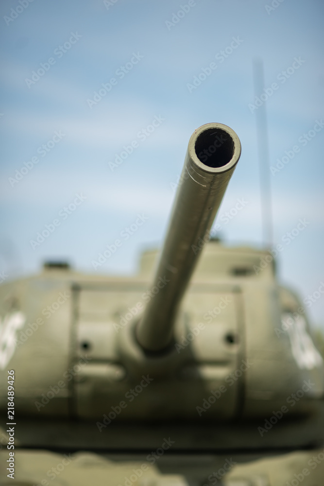 Self-propelled howitzer on crawler tracks with rotating turret Self-propelled howitzer on crawler tracks with rotating turret