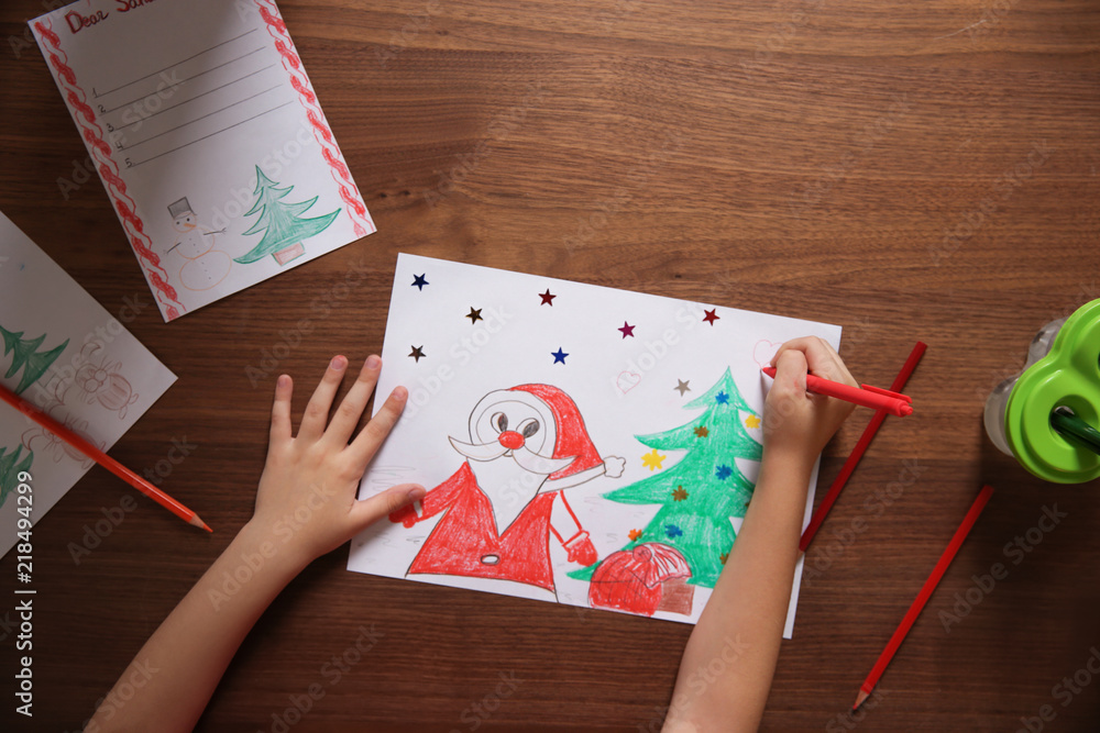 Naklejka premium Little child drawing picture at table, top view. Christmas celebration