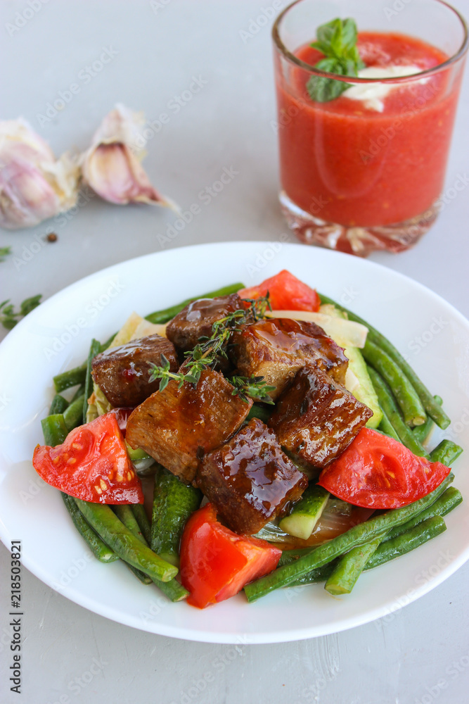 roast beef in sweet and sour sauce with green beans roast beef in sweet and sour sauce with green beans