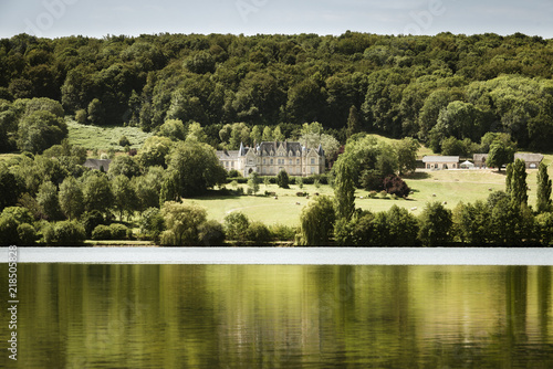 Photos Château de Betteville au bord du lac de Pont L'Évêque en France