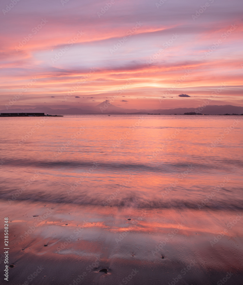 Fototapeta premium 葉山町ビンクの夕焼け