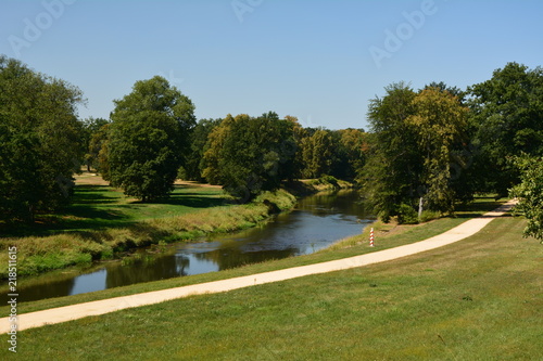 Blick in den Muskauer Park, Neisse als Grenzfluss