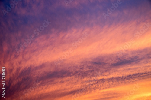 Bunte Wolken am Abendhimmel © Patrick Daxenbichler