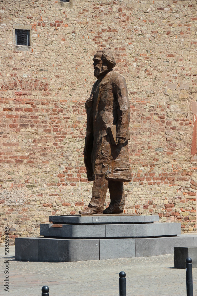 Naklejka premium Karl-Marx-Statue Trier