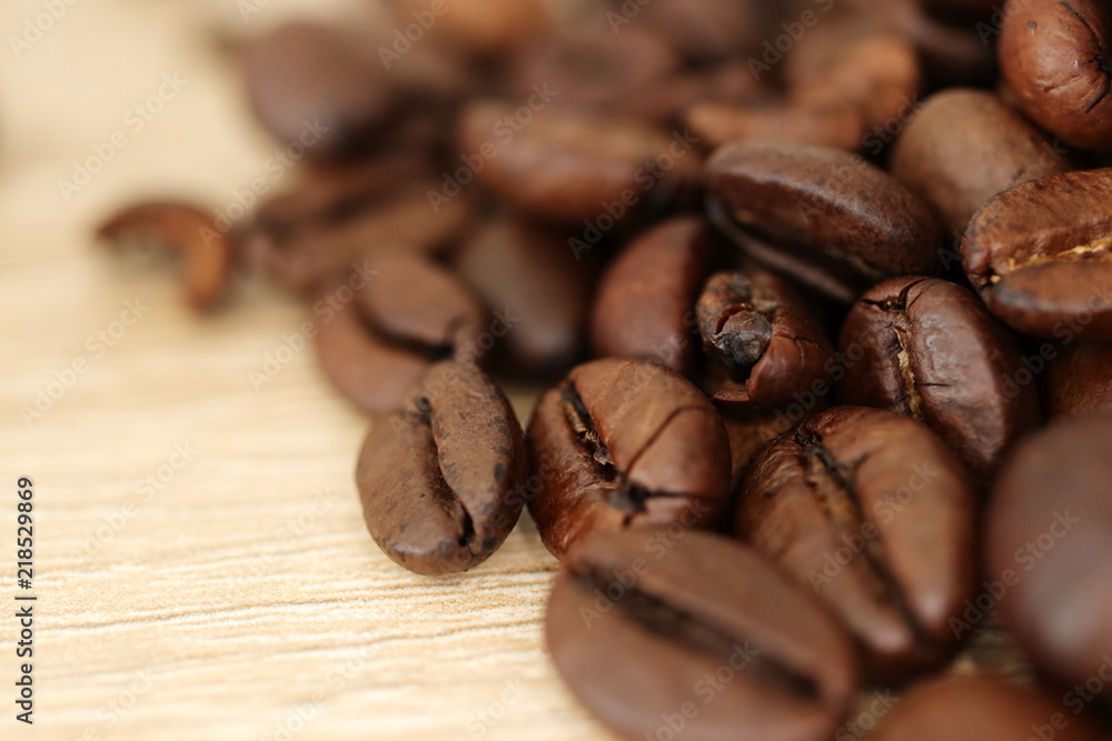 Naklejka premium frisch geröstete Kaffeebohnen