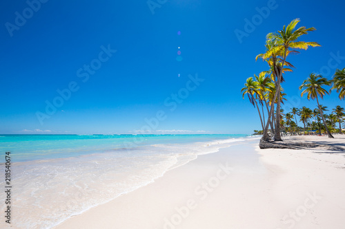 Fototapeta Naklejka Na Ścianę i Meble -  Juanillo beach. Blue water, palms and white sand 