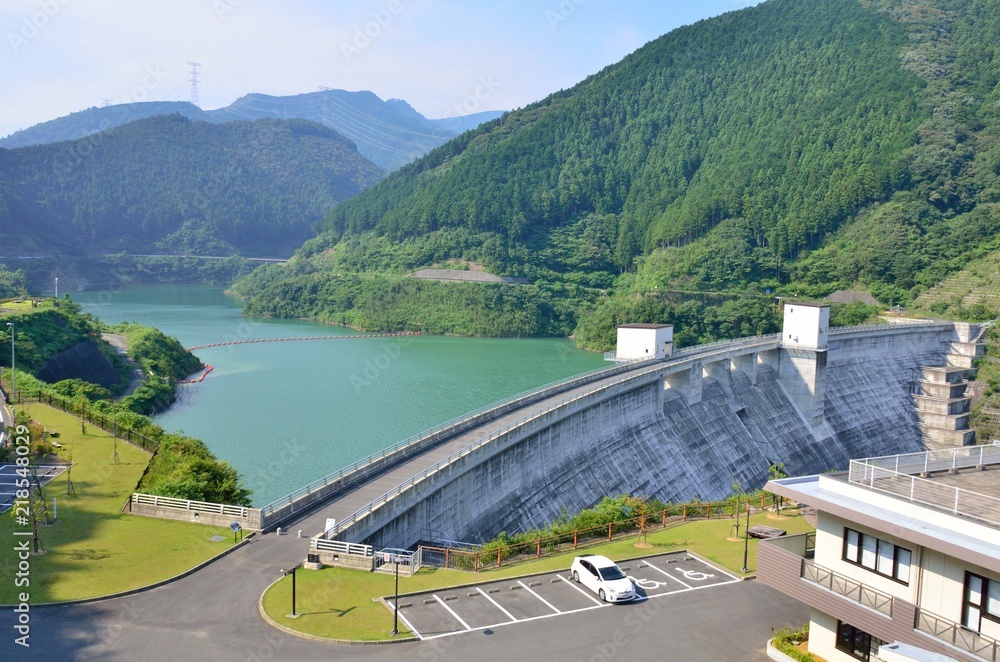 Fototapeta premium 静岡県の太田川上流にある太田川ダム(静岡県森町)