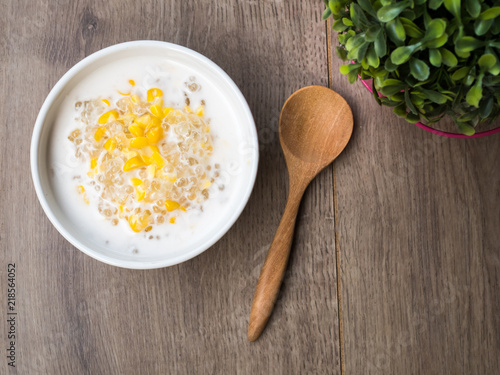 Tableau sur toile Thai dessert, tapioca pearls in coconut milk