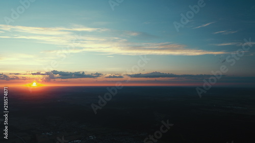 sonnaufgang  wolken  3 farbig  rot  gelb  blau  natur  luftaufnahme  