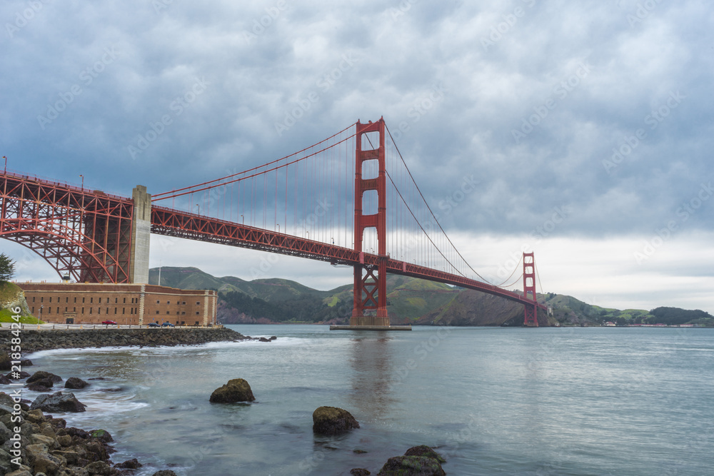 Fototapeta premium Golden Gate Bridge at morning light looking from Crissy Field, San Francisco,USA