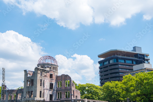 広島原爆ドームとおりづるタワー