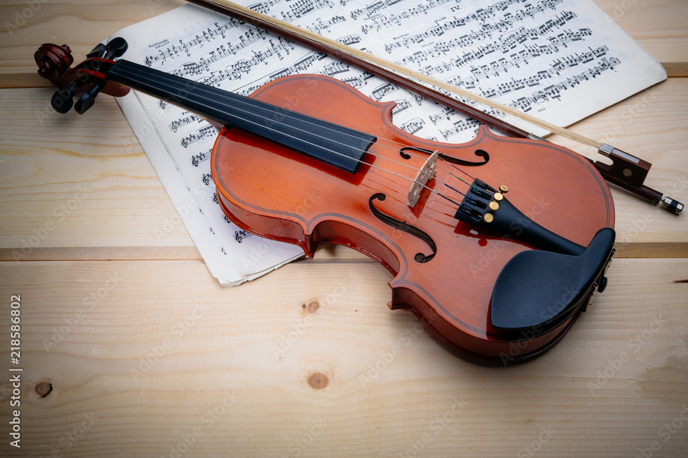 Fototapeta premium the violin lies on a wooden table