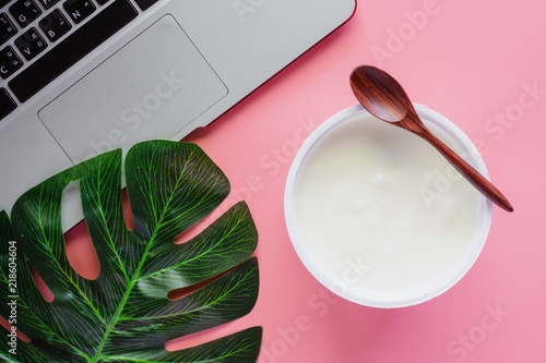 Set yogurt with natural fla...