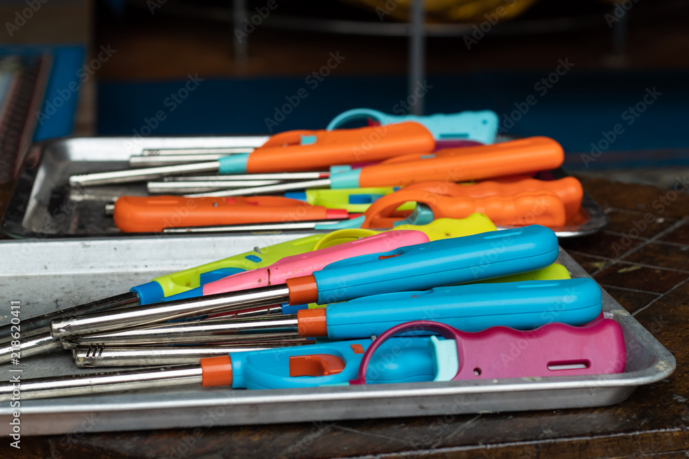 Gun lighter colors placed on the tray. Gun lighter colors placed on the tray.