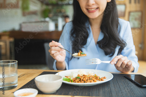 фотографія Close up young woman eating thai food in restaurant