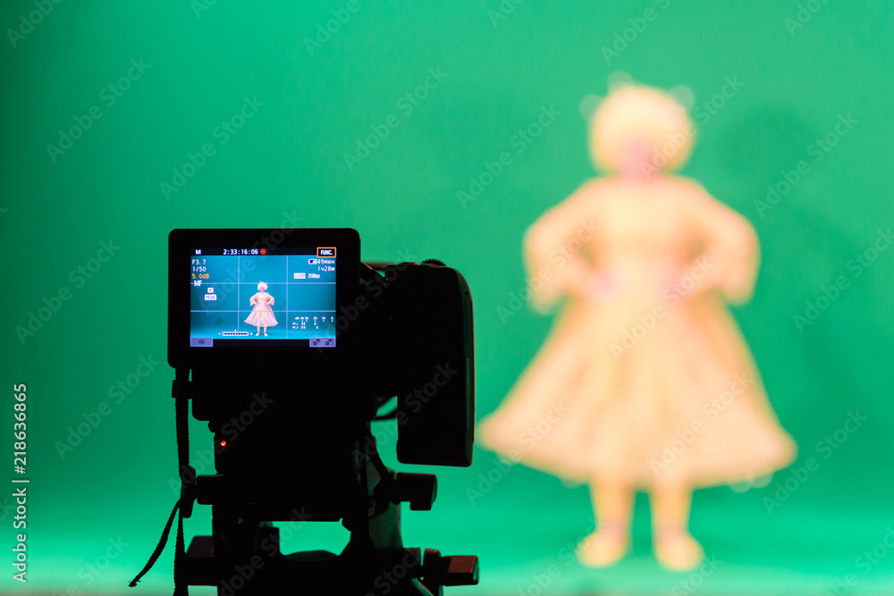 Obraz premium Actress in yellow dress starred in a movie on a green background. Key in the film industry. Chromakey.