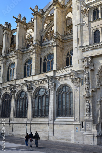 Contreforts gothiques de l'église Saint-Eustache à Paris, France photo