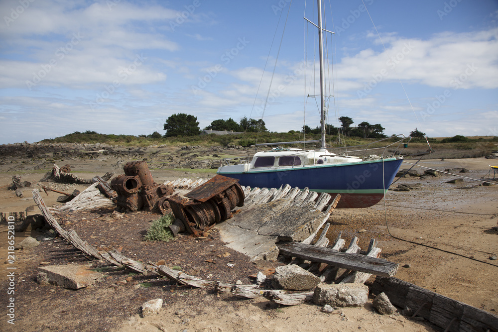 Fototapeta premium 08-10-2018 Chausey Island. Boat graveyard on Chausey Island France