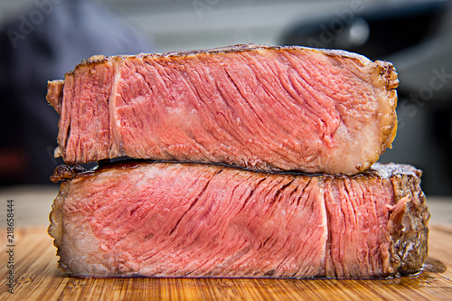 Steak medium gegrillt photo