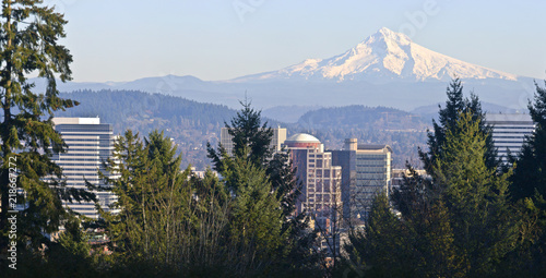 Fotografía Mt. Hood panorama and downtown Portland Oregon