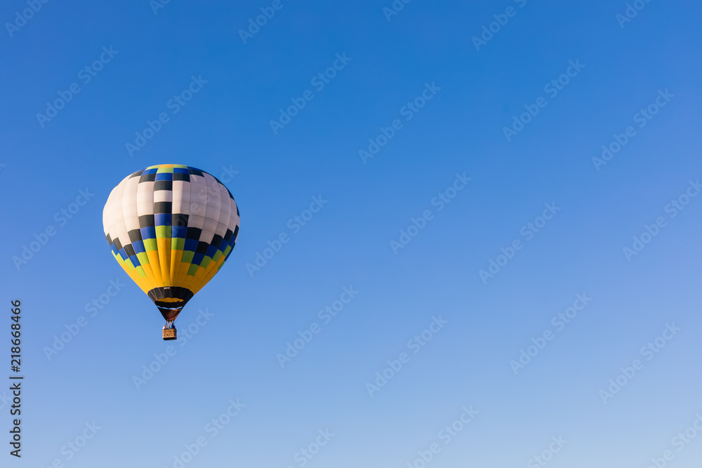 Naklejka premium Colorful hot-air balloon flying in the sky